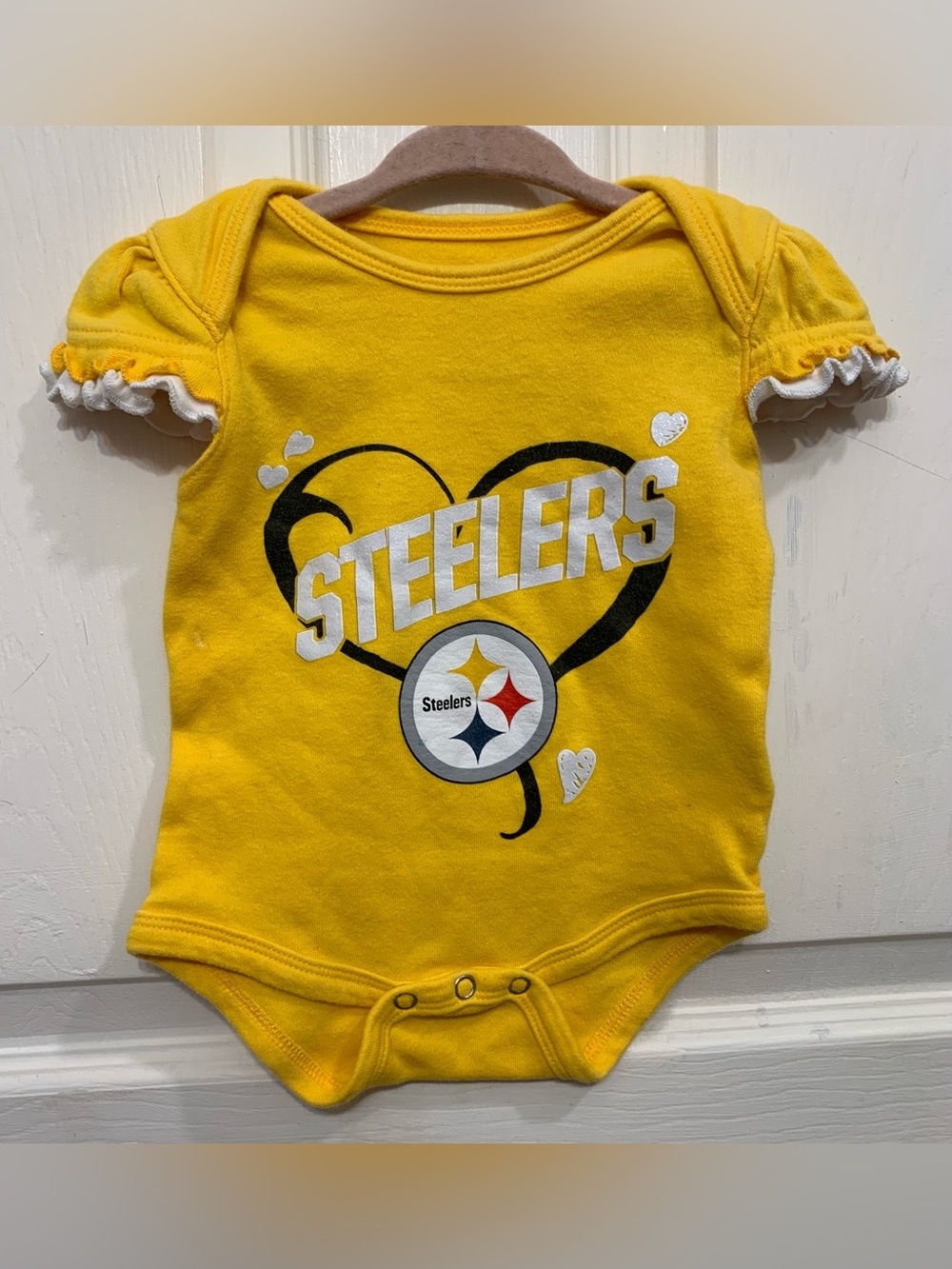 NFL Pittsburgh Steelers Baby Girl 0/3m Yellow Bodysuit. 4020